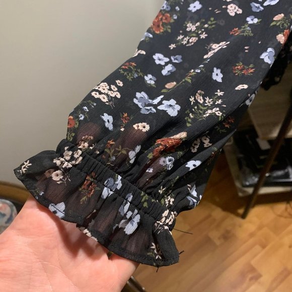 Dynamite Sheer Floral Blouse - Picture 7 of 7